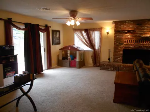 518 Mulberry St, Tehachapi, CA 93561 photo 10