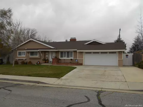 518 Mulberry St, Tehachapi, CA 93561 photo 1