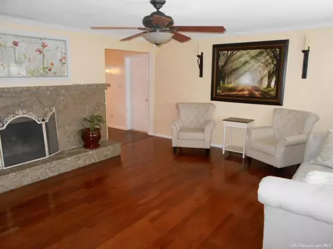 518 Mulberry St, Tehachapi, CA 93561 photo 2