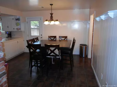 518 Mulberry St, Tehachapi, CA 93561 photo 4