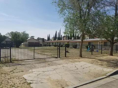 38233 12th St E, Palmdale, CA 93550 photo 1