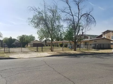 38233 12th St E, Palmdale, CA 93550 photo 2