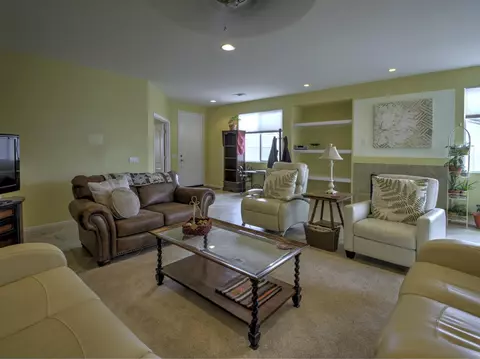 1349 Clasico Dr, Tehachapi, CA 93561 photo 5