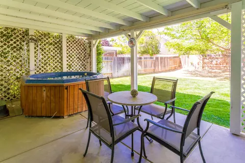 44705 Shadowcrest Dr, Lancaster, CA 93536 photo 9