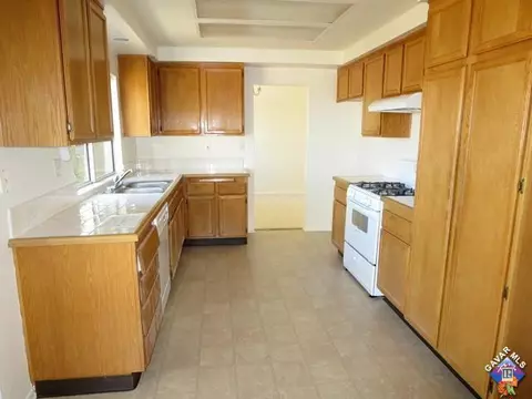 3203 Quarry Rd, Palmdale, CA 93550 photo 2