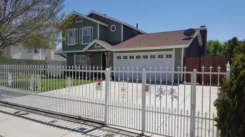 2640 Avoca St E, Lancaster, CA 93535 photo 2