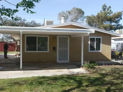 421 Lingard St E, Lancaster, CA 93535 photo 2