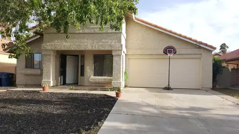 3570 Avocado Ln, Palmdale, CA 93550 photo 2