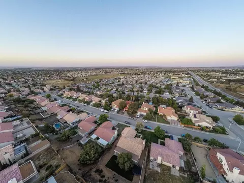 36437 Copper Ln, Palmdale, CA 93550 photo 2