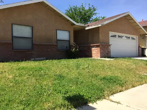 44045 Palm Ln, Lancaster, CA 93535 photo 2
