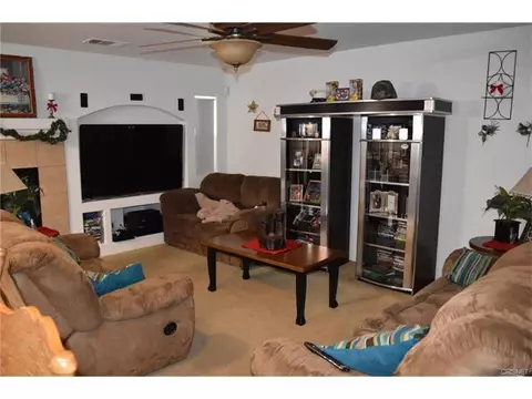 45507 Robinson Dr, Lancaster, CA 93535 photo 6
