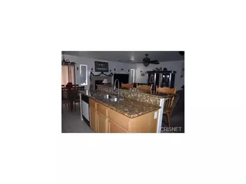 45507 Robinson Dr, Lancaster, CA 93535 photo 2