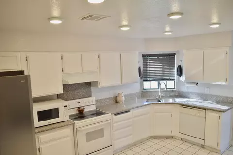 44252 8th St E, Lancaster, CA 93535 photo 9