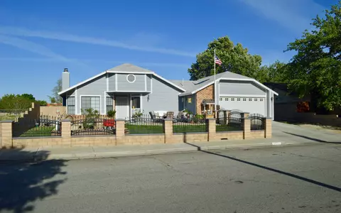44252 8th St E, Lancaster, CA 93535 photo 1