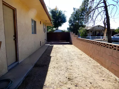 38521 12th St E, Palmdale, CA 93550 photo 2