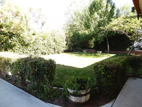 38521 12th St E, Palmdale, CA 93550 photo 3