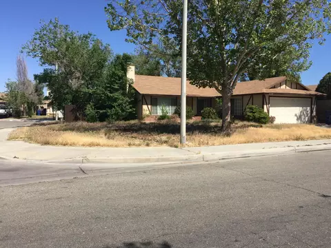 45330 7th St E, Lancaster, CA 93535 photo 1