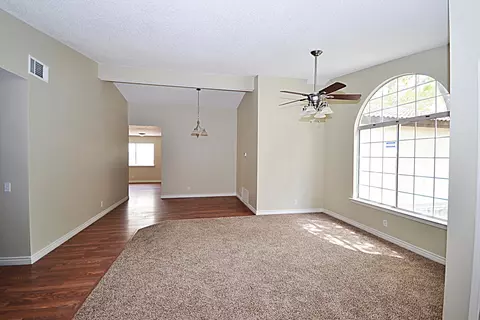 44117 Amherst Ln, Lancaster, CA 93536 photo 2