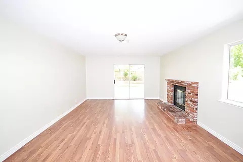 44117 Amherst Ln, Lancaster, CA 93536 photo 5