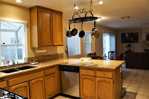 2100 Sunswept Cir, Lancaster, CA 93536 photo 4