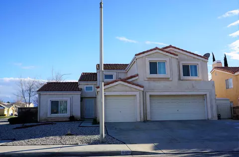 2100 Sunswept Cir, Lancaster, CA 93536 photo 1