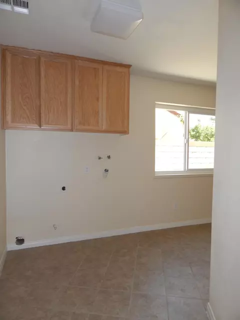 1654 Norberry St E, Lancaster, CA 93535 photo 6