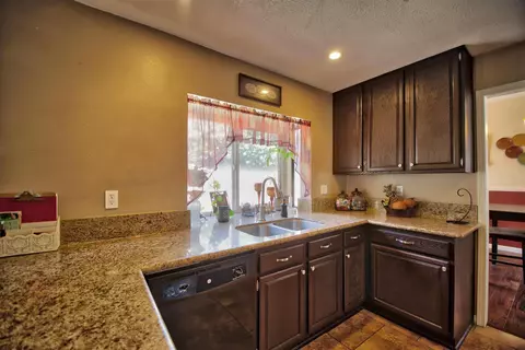 2530 Apache Plume Ct, Palmdale, CA 93550 photo 4