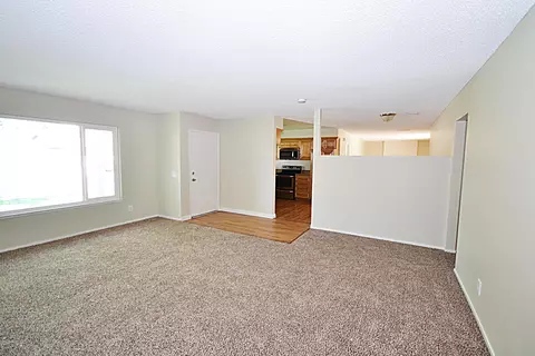 44240 8th St, Lancaster, CA 93535 photo 2