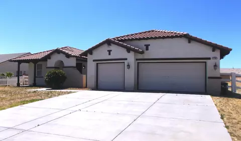 1738 Whitlatch Dr, Lancaster, CA 93535 photo 1