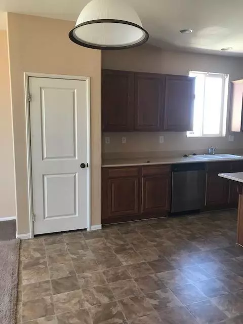 45605 Rodin St, Lancaster, CA 93535 photo 6