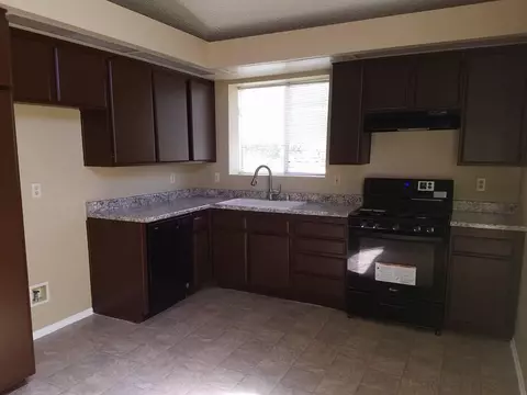 36926 Hampton Ct, Palmdale, CA 93552 photo 9