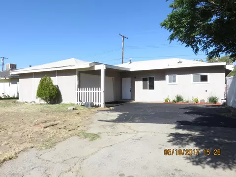 45402 Raysack Ave, Lancaster, CA 93535 photo 2