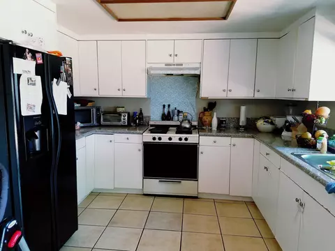 1054 Lightcap St, Lancaster, CA 93535 photo 2