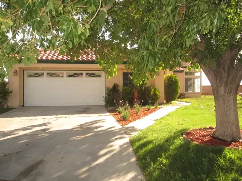 37166 Provence Pl, Palmdale, CA 93552 photo 2