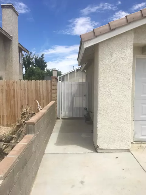 1621 Silvia Ave, Lancaster, CA 93535 photo 3