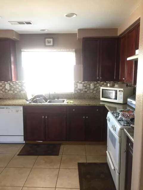 45225 Sancroft Ave, Lancaster, CA 93535 photo 2