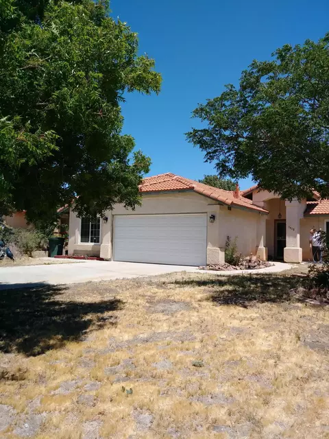 3740 Lyons Dr, Rosamond, CA 93560 photo 2