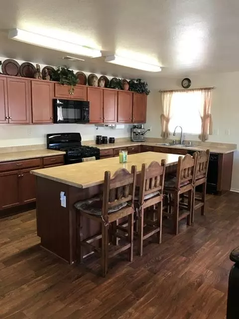 3312 James Ct, Lancaster, CA 93535 photo 3