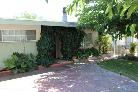 420 Kettering St E, Lancaster, CA 93535 photo 2