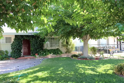 420 Kettering St E, Lancaster, CA 93535 photo 1
