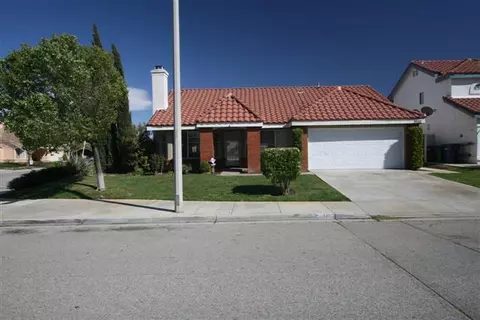37132 Daisy St, Palmdale, CA 93550 photo 1