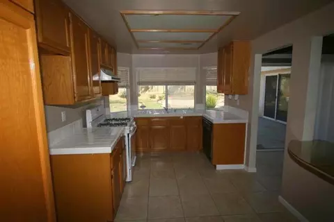 37132 Daisy St, Palmdale, CA 93550 photo 3
