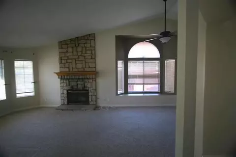 37132 Daisy St, Palmdale, CA 93550 photo 2