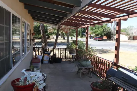 38566 21st St E, Palmdale, CA 93550 photo 3