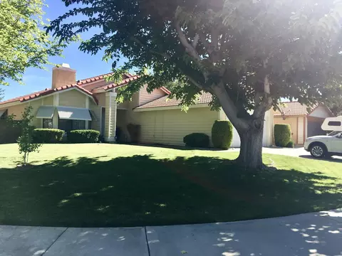 1553 Norberry St E, Lancaster, CA 93535 photo 2
