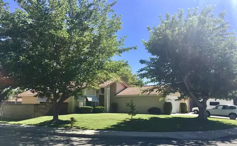 1553 Norberry St E, Lancaster, CA 93535 photo 3