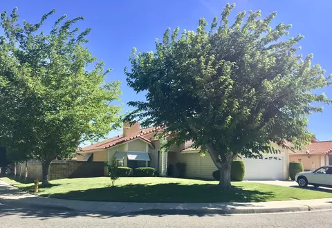 1553 Norberry St E, Lancaster, CA 93535 photo 1