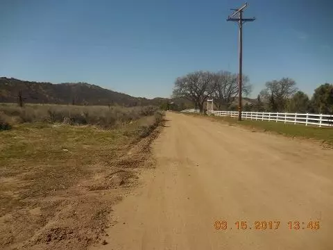 18955 Arosa Rd, Tehachapi, CA 93561 photo 2
