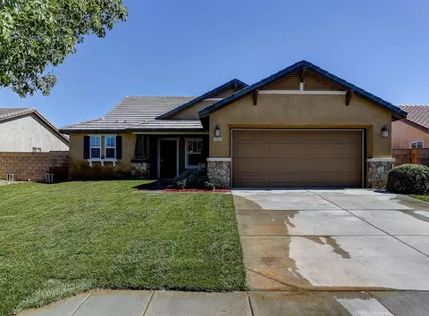 3032 Newgrove St E, Lancaster, CA 93535 photo 2