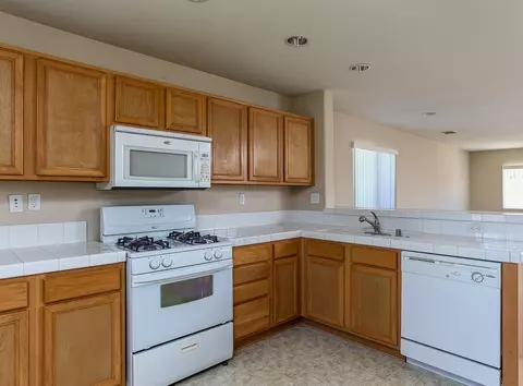 3032 Newgrove St E, Lancaster, CA 93535 photo 10